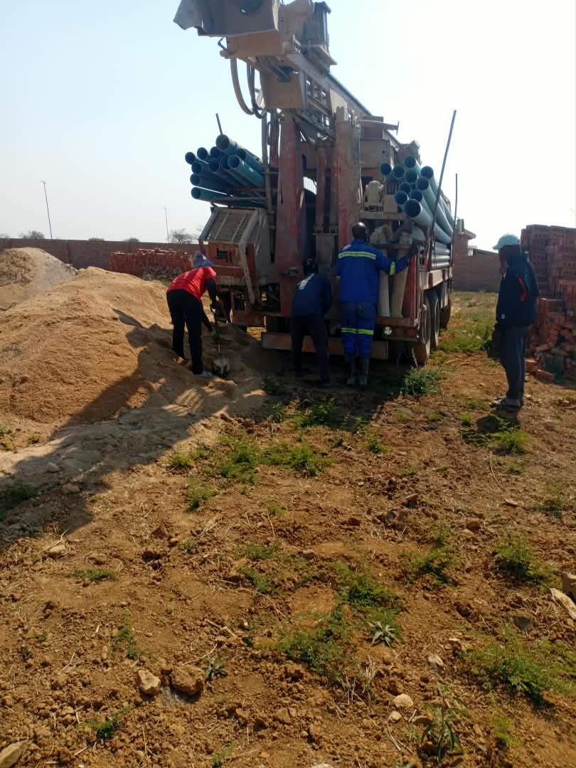 Water pump and borehole equipment